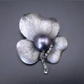 Brošňa Kvet s perlou 3866
