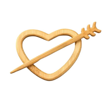 Drevená brošňa Srdce so šípom 3923